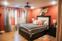 Cozy 3-bedroom home in Kansas City with WiFi, AC, and a private backyard. Hotel a 