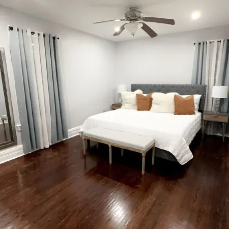 Spacious 3Br Home - Sleeps 10 - Perfect for Families & Groups.