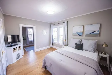 The Stallis Palace: Large 3BR House