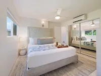 Banyan Tree 300: Gorgeous, New Unit 20 ft from Beach w/ Stunning Ocean Views/AC!