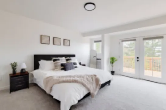 Updated & Spacious 5-bedroom house with Views of the Rock and Mountains Hotels in Castle Rock