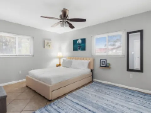 Lobster Louie's Inn - Cozy 2/1 Mins from Beaches. Fenced yard. Pet Friendly. Hoteles en Whitfield