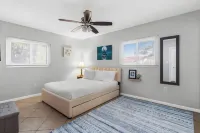 Lobster Louie's Inn - Cozy 2/1 Mins from Beaches. Fenced yard. Pet Friendly.