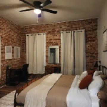 The Guest House on Seneca with King Bed