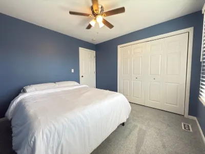 Charming 3-bedroom house in marvelous Elgin with AC, WiFi