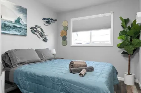 Cozy, newly renovated 1-bedroom unit -1 Отели рядом со станцией Анкорд Депо