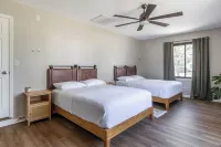 Large Family House 15min to Base