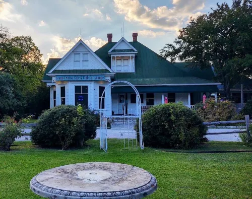 Oasis Lake Buchanan Hotels in Llano County