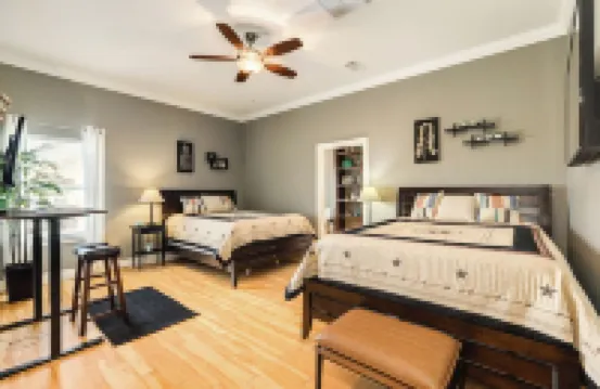 6-bedroom house on fabulous Surfside Beach with private volleyball court