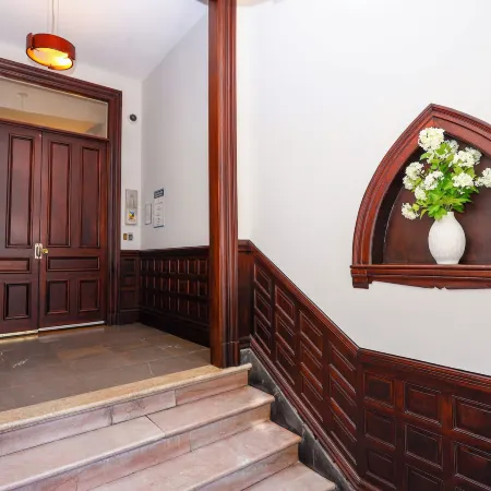 Maverick Suites at 245 Newbury St