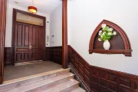 Maverick Suites at 245 Newbury St