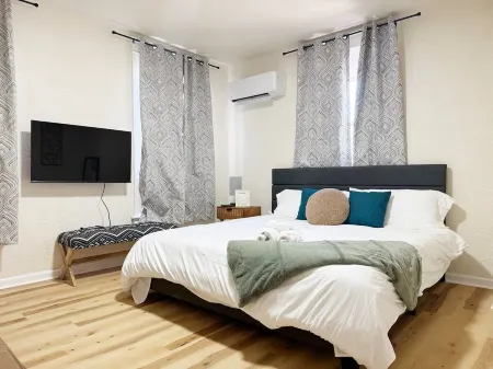 The Cardinal 808 C- 2BR-1BA EVV Apt