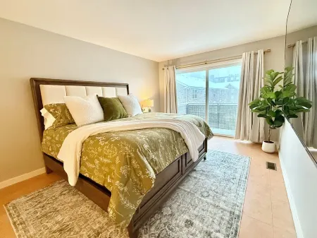 Charming Downtown Dayton Townhome with private garage Отели в г. Дейтон