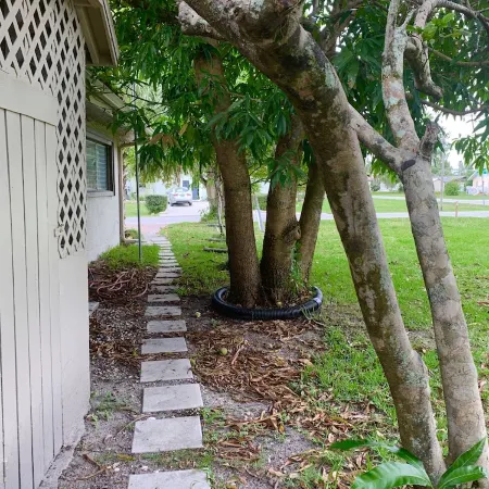 Warm Mineral Springs Cozy Waterfront Apartment