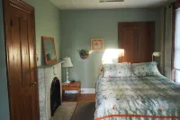 Elegant 19th Century New England Newly Renovated 1BR Vacation Rental