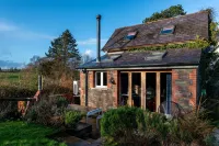 Stylish cottage for 4 in the Brecon Beacons 크레이그-관-태프 주변 호텔