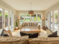 Luxury cottage with garden and parking in the heart of the village.  Sleeps 8. Hotels in Crail