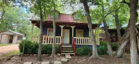 Almond Cabin 2-bedroom cabin Hotels near Luckenbach Texas General Store