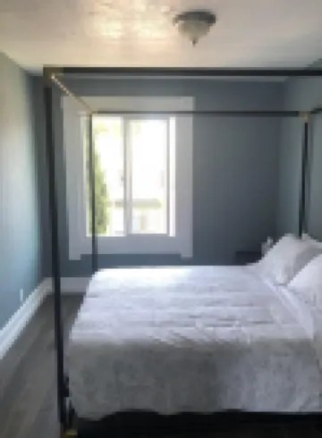 Charming 2 Bedroom Apartment