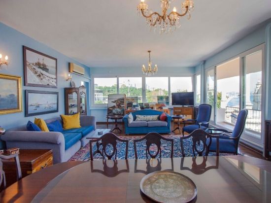 Waterfront Penthouse Apt. with a Stunning View