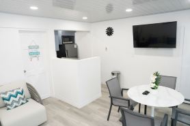 Cosy one bedroom condo in Holetown, St. James with pool access!!