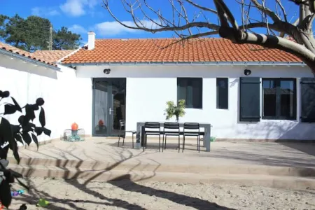 Maison 8 Personnes à 100 m de la Plage de la Clère Отели в г. Нуармутье-ан-Л'Иль