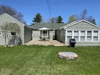 Hidden gem, 2BR-2 Living, quiet neighborhood Hotels in Plattsburgh