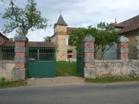 charming house in renovated farmhouse 30 minutes from Sarlat, enclosed garden. Các khách sạn ở Mazeyrolles