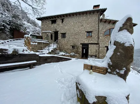 Self catering Mas Merolla for 10 people Отели в г. Гомбрен