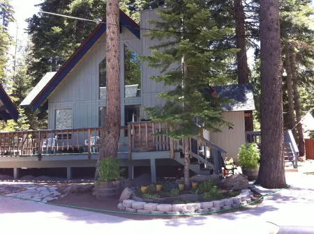 Lake Tahoe North Shore Centrally located family getaway Отели в г. Carnelian Bay