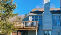 The  S T A C K  HAUS on golf course/10 mins to Lake Witingham <br>