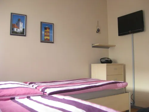 Great house with playground, canoe, wifi, bicycle shelter, prices incl. VAT. ER and NK