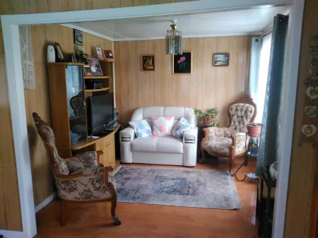 cheap accommodation, central, steps from the waterfront Отели в г. Магальянес