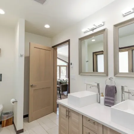 Modern Luxury Retreat - 2 Br/1BA - Minutes from Downtown