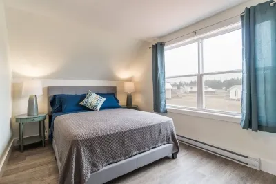 Beach House across from Savage Harbour Beach with Spectacular Ocean View! 링크스 앳 크로부쉬 코브 주변 호텔