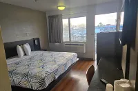 Super 8 by Wyndham Tracy