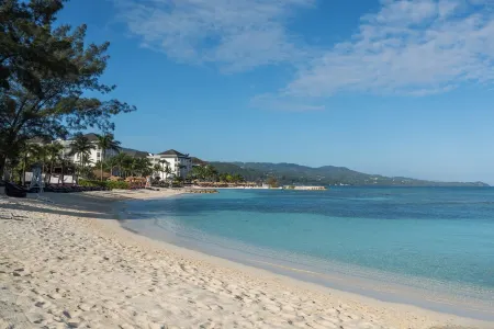 Tranquil Studio in Gated Community with Beach & Pool Отели в г. Монтего-Бей