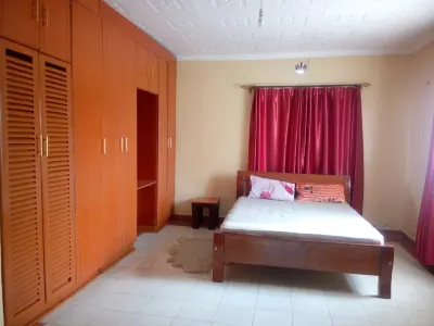 Luxurious, 3-bed bungalow fully furnished