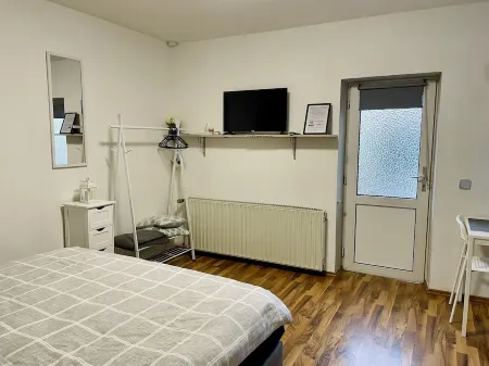 EasyStay#1 Cozy studio near the clinic, with Netflix, kitchen & bathroom