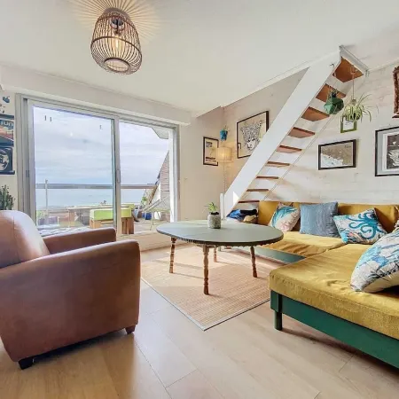Duplex apartment with stunning sea view