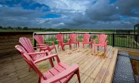 Rivertrail Retreat - 1 of a Kind Picturesque Deck + Movie theatre + Getaway