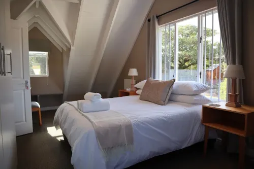 Stylish & Cozy House - 5min from the beach!
