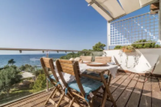 A jewel by the sea, attic with Wf