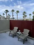 Modern 4Bd Family Condo (10mins to Downtown)