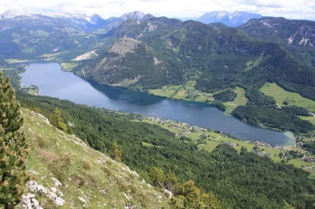 Vacation apartment with park-like garden in a central location