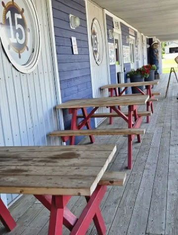 Cozy 2-bedroom house in beautiful North Rustico with WiFi, AC