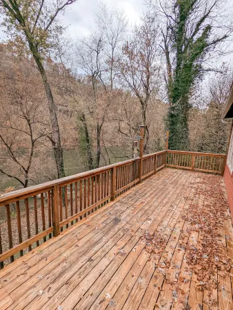 The River Side Lodge- With private boat dock on the KY river!