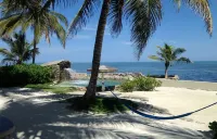 Two Bedroom, Beautifully Decorated, Ocean Front Condo - Gold Standard Approved