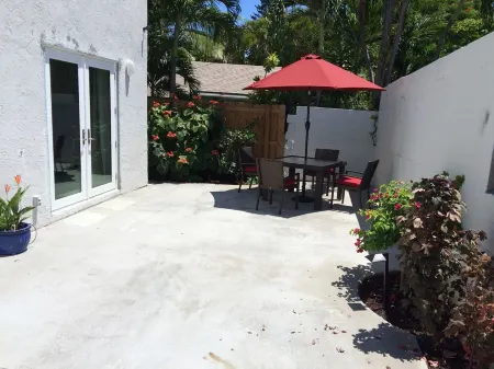 A Quiet Oasis - Private Studio - Large Saltwater Pool