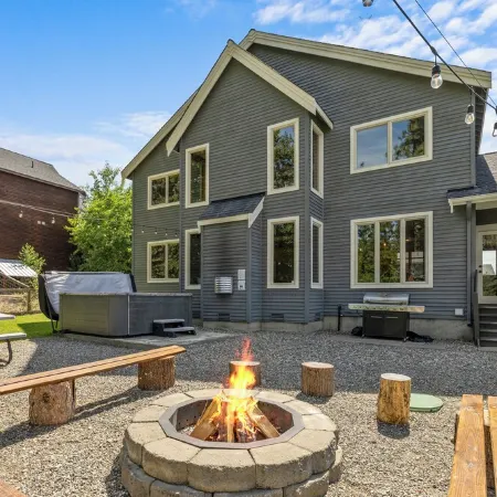Family Fun Getaway w/Pool, Private Hot Tub, Games & BBQ!